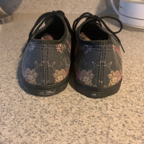 Van’s - Picture 3 of 3